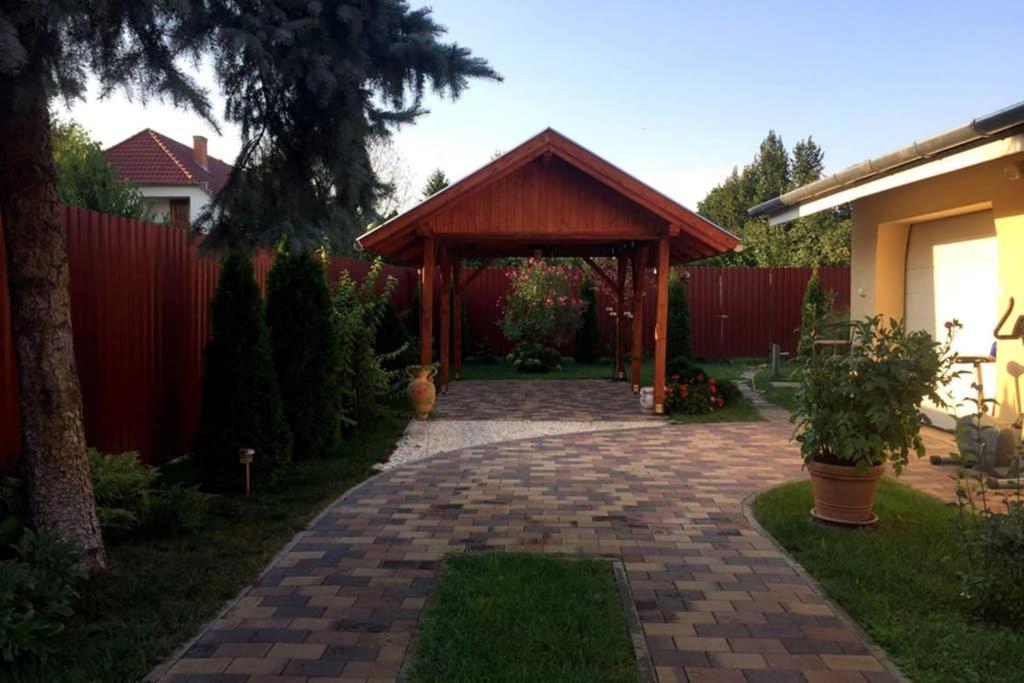 Green Garden Apartment Ingyenes Zart Parkoloval Szeged Eksteriør billede