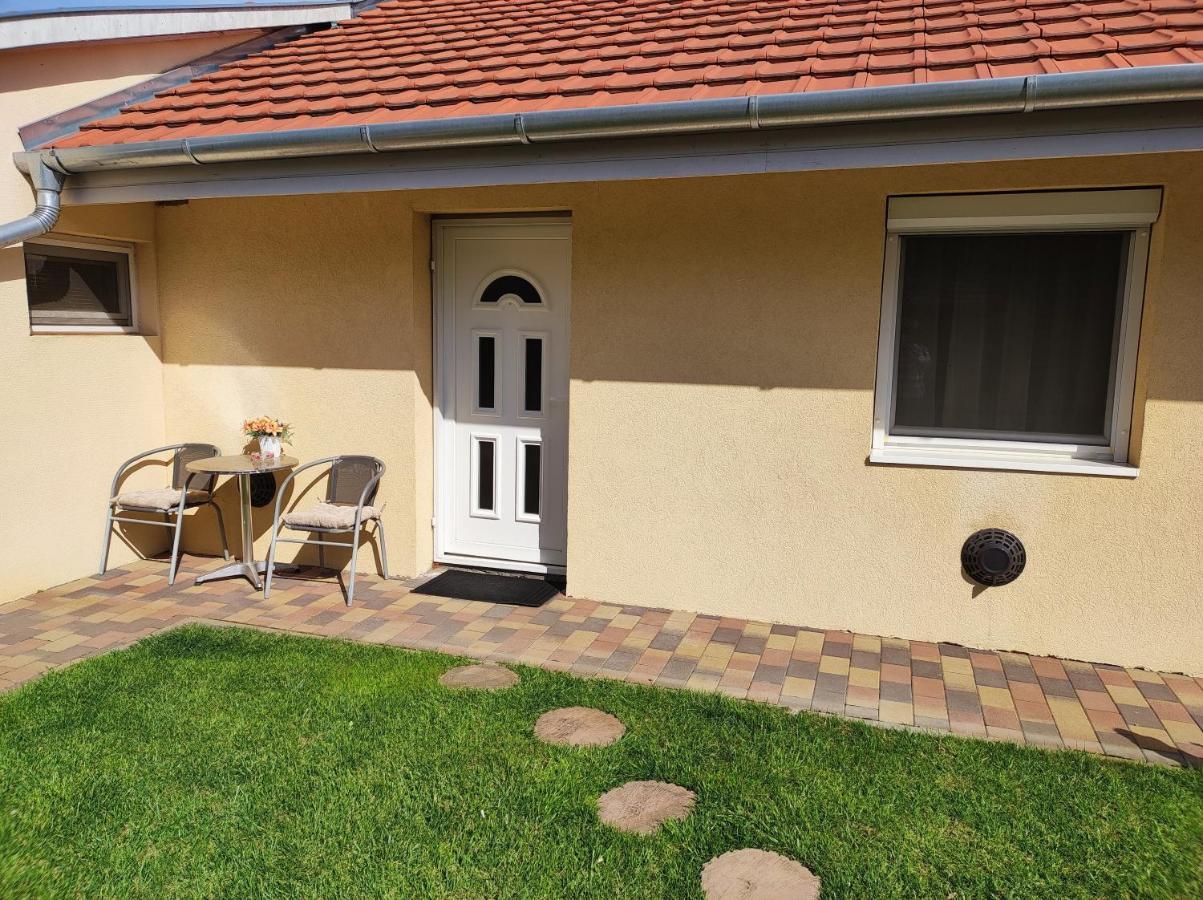 Green Garden Apartment Ingyenes Zart Parkoloval Szeged Eksteriør billede